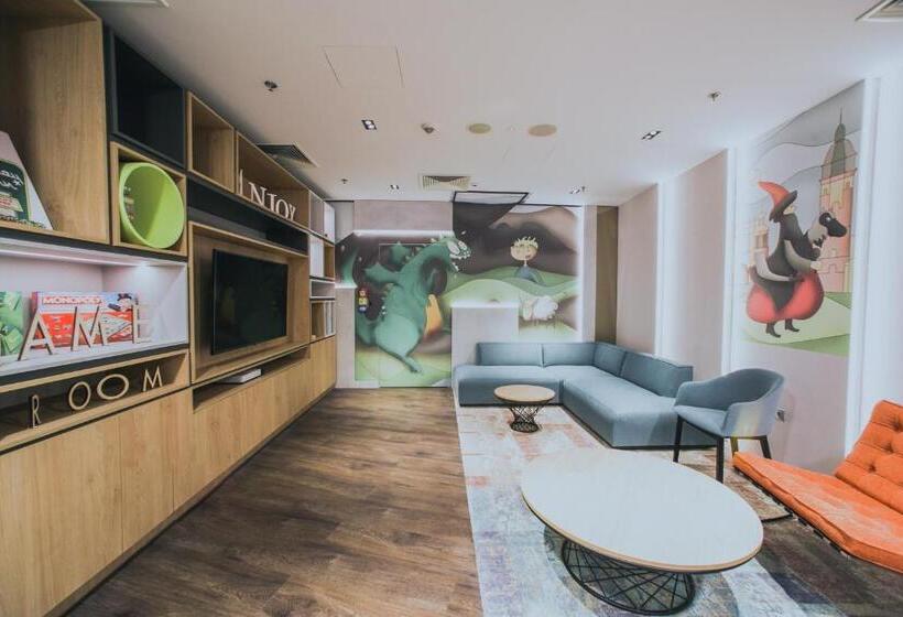 בית מלון כפרי Holiday Inn Krakow City Centre, An Ihg