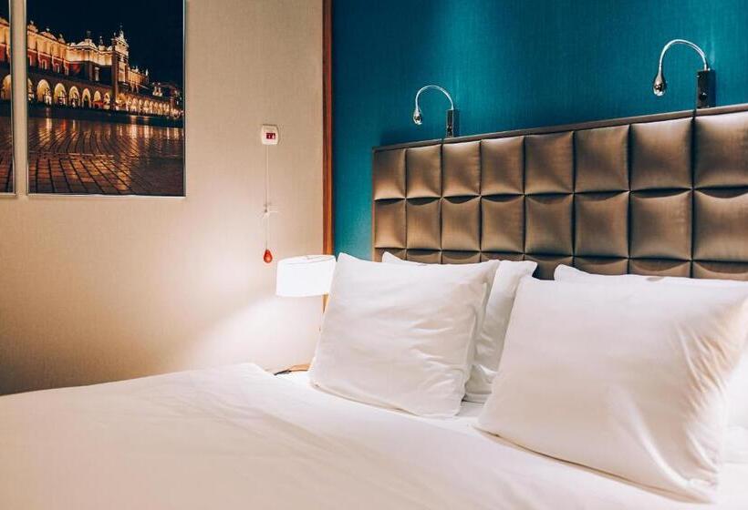 בית מלון כפרי Holiday Inn Krakow City Centre, An Ihg