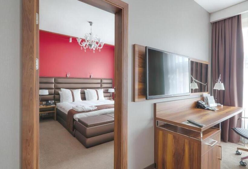 בית מלון כפרי Holiday Inn Krakow City Centre, An Ihg