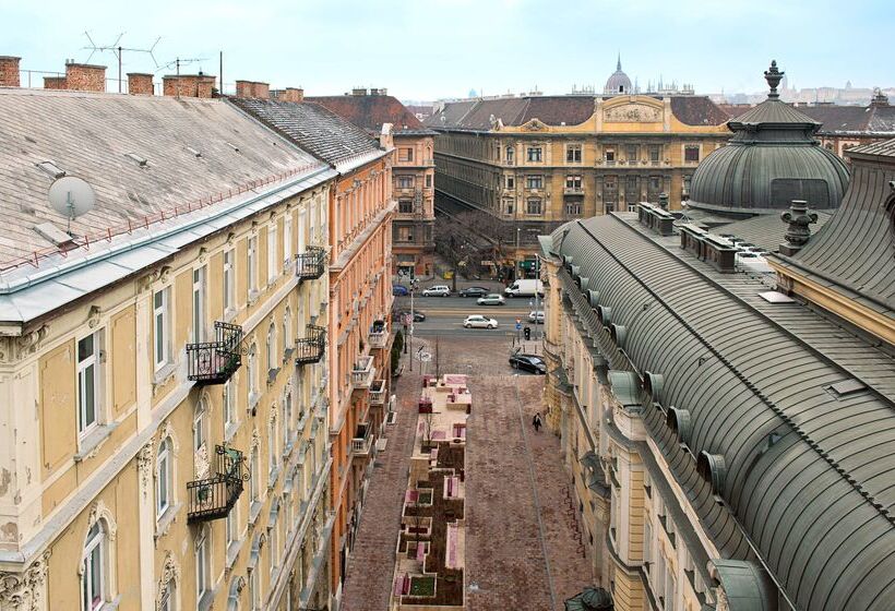 فندق NH Budapest City