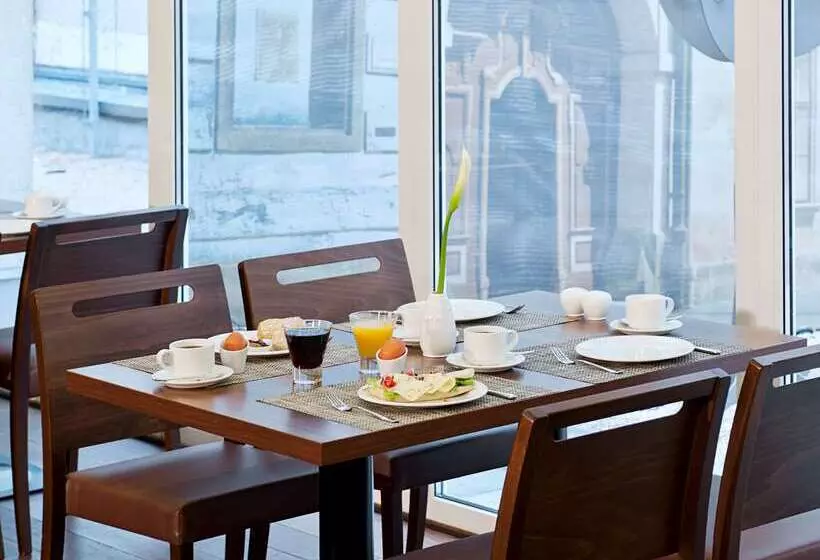 Hotell NH Budapest City