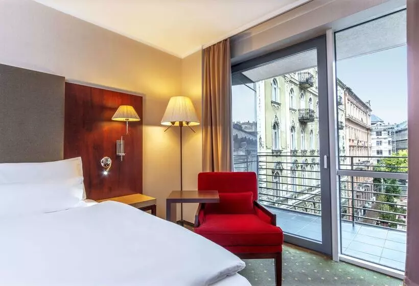 Hotell NH Budapest City
