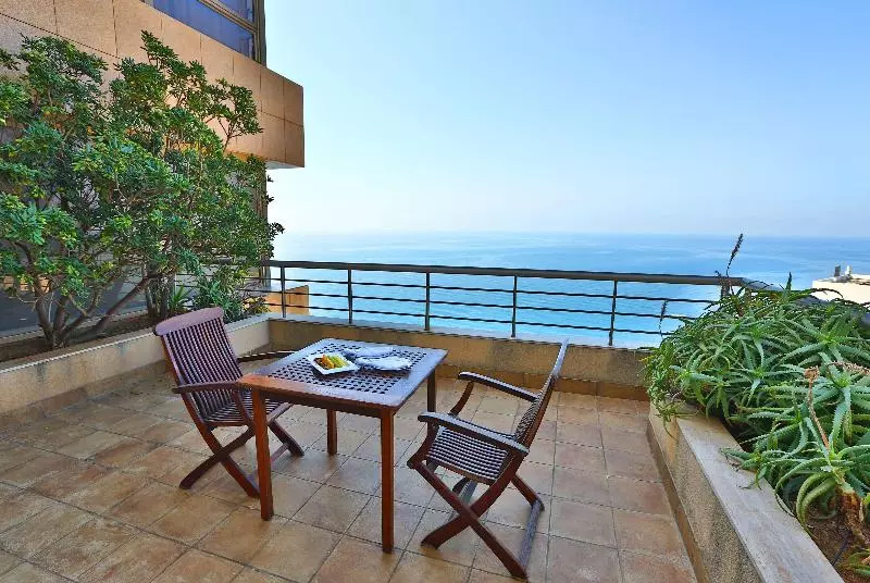 호텔 Ramada Plaza By Wyndham Beirut Raouche