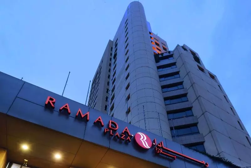 호텔 Ramada Plaza By Wyndham Beirut Raouche