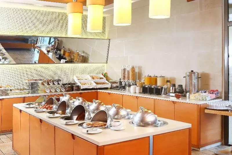 호텔 Ramada Plaza By Wyndham Beirut Raouche