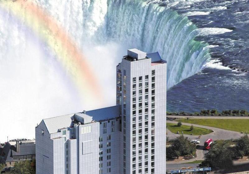 The Oakes Hotel Overlooking The Falls