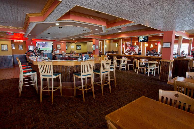 The Oakes Hotel Overlooking The Falls