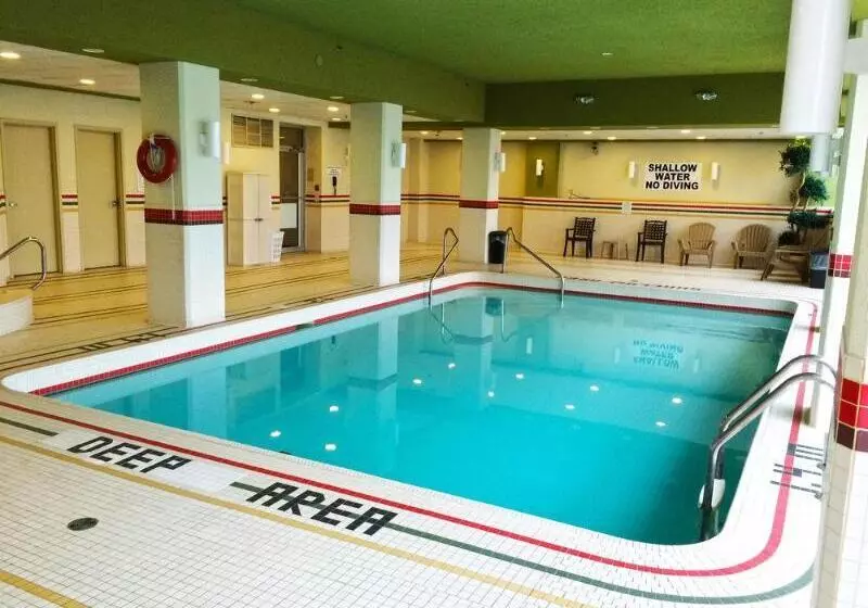 The Oakes Hotel Overlooking The Falls