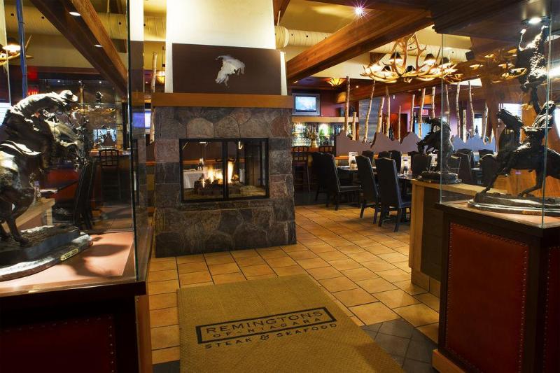 The Oakes Hotel Overlooking The Falls