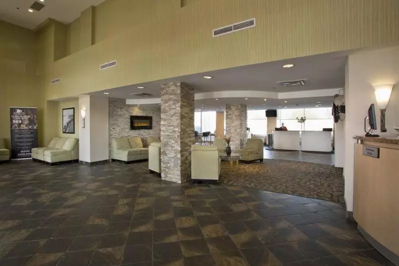 The Oakes Hotel Overlooking The Falls