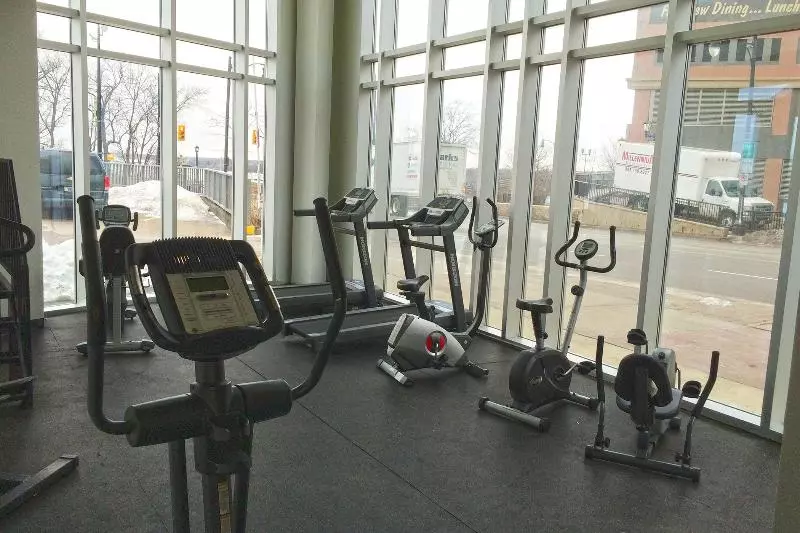 The Oakes Hotel Overlooking The Falls