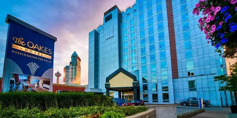 The Oakes Hotel Overlooking The Falls