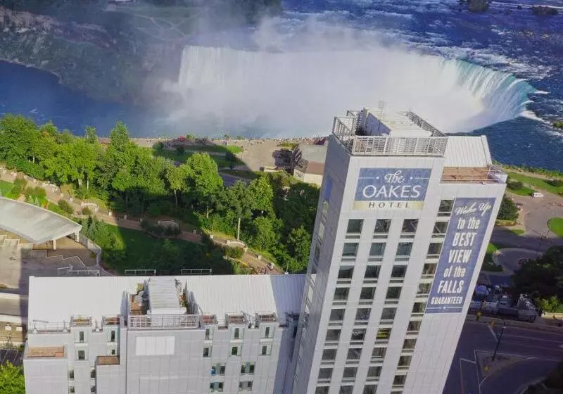 The Oakes Hotel Overlooking The Falls