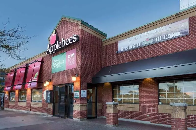 The Oakes Hotel Overlooking The Falls