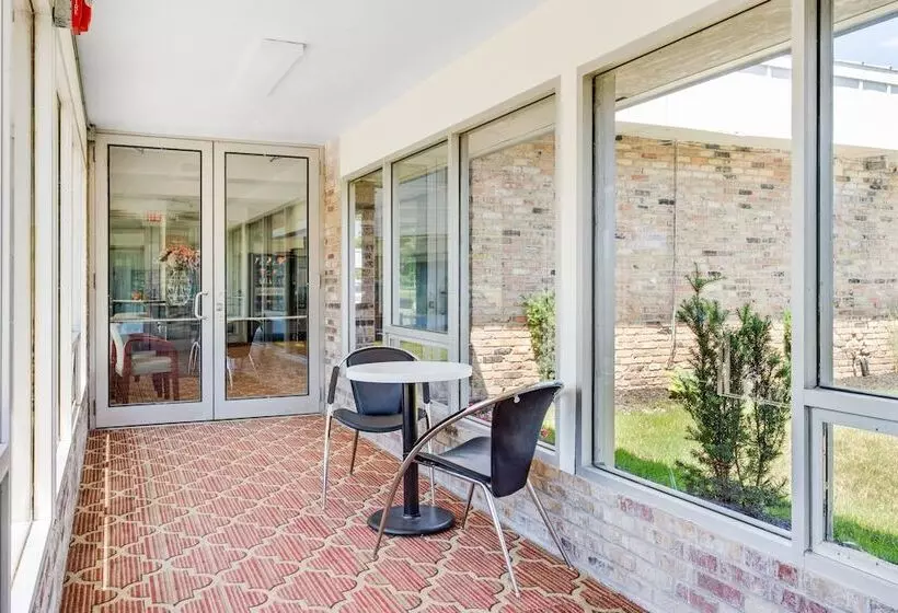 Motelli Oyo Hotel Mona Lake Muskegon