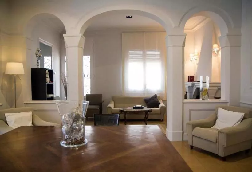 פונדק Can Carol