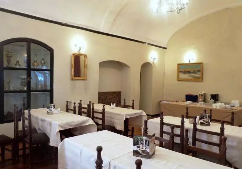 هتل Hostal Colonial Potosi