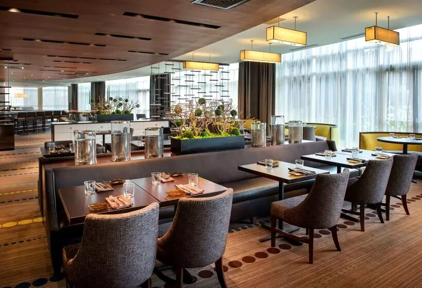 هتل Hyatt Regency Pittsburgh International Airport