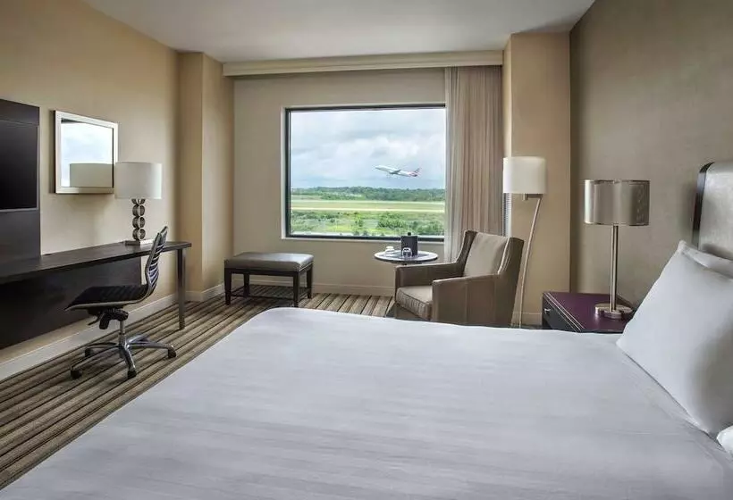 هتل Hyatt Regency Pittsburgh International Airport