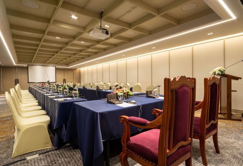 בית מלון כפרי Lao Plaza