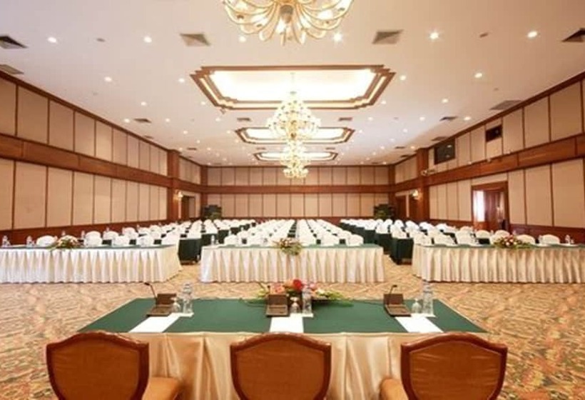 בית מלון כפרי Lao Plaza