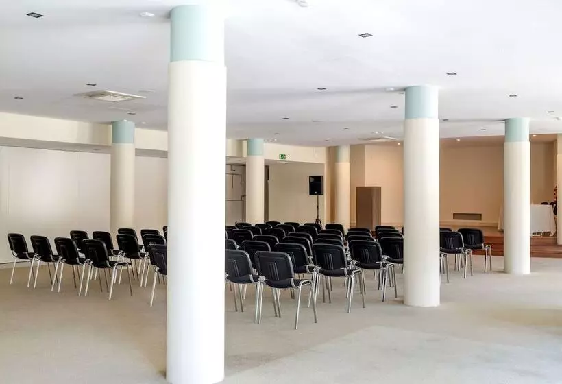Отель Porta do Sol Conference & Spa