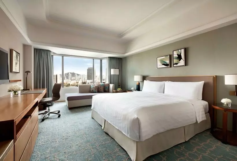 ホテル Shangri La Qingdao   May Fourth Square