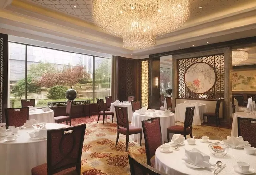 ホテル Shangri La Qingdao   May Fourth Square