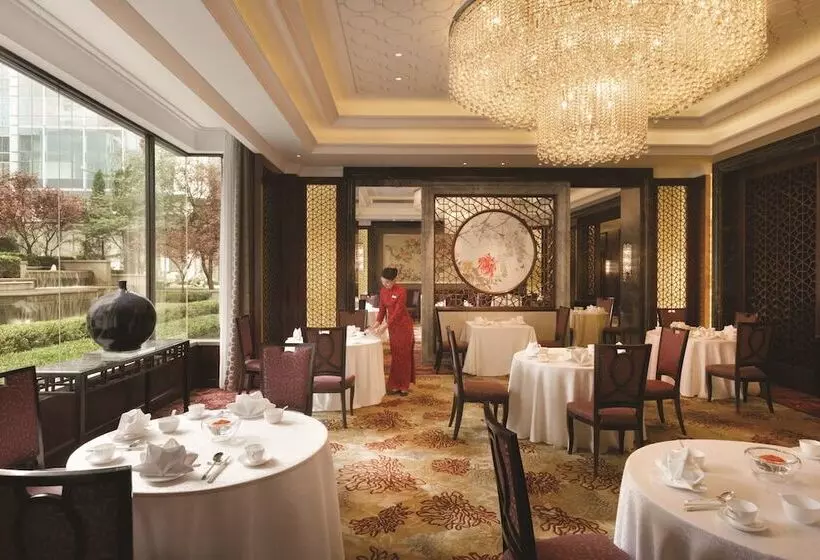 ホテル Shangri La Qingdao   May Fourth Square