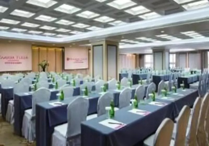 Отель Ramada Plaza Tianlu