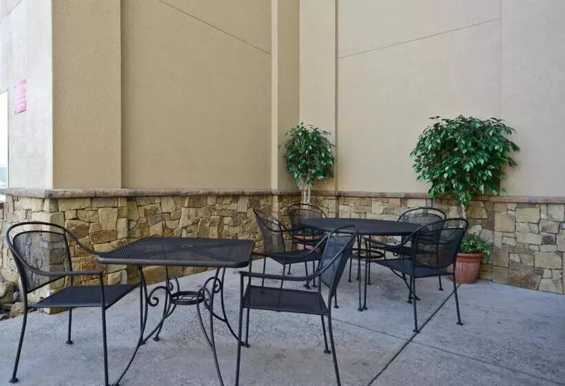 هتل Yellowstone West Gate