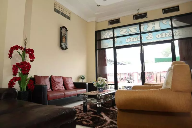 ホテル Reddoorz Syariah At D Rizs Homestay