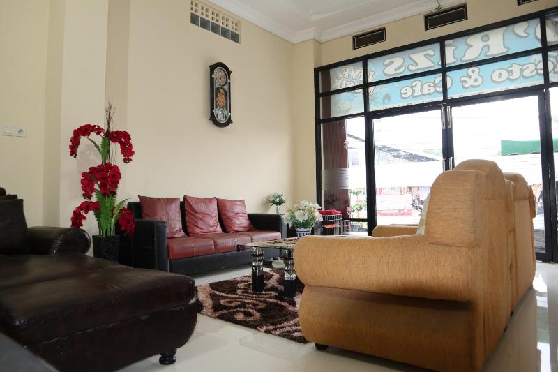 בית מלון כפרי Reddoorz Syariah At D Rizs Homestay