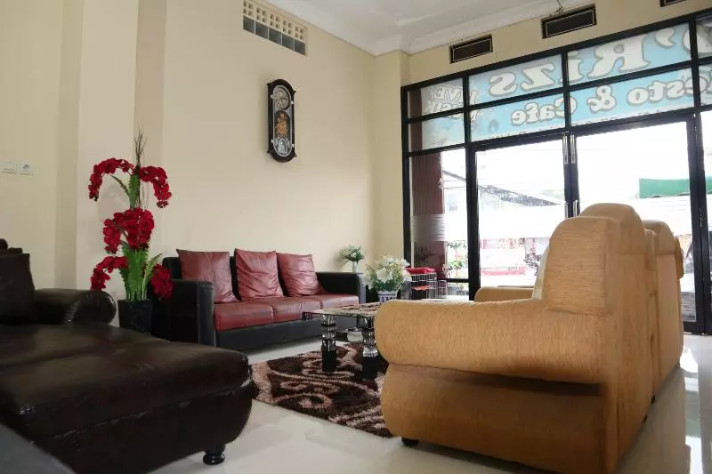 ホテル Reddoorz Syariah At D Rizs Homestay