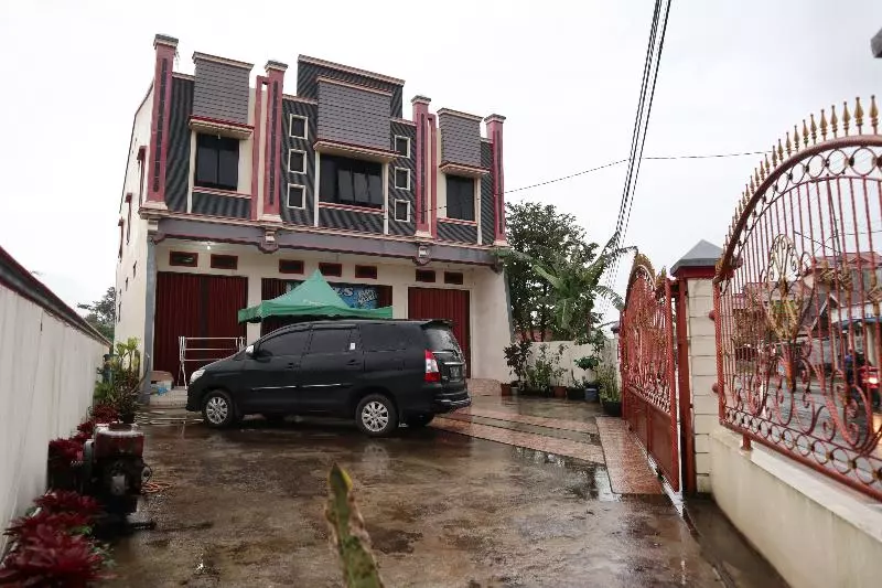 ホテル Reddoorz Syariah At D Rizs Homestay
