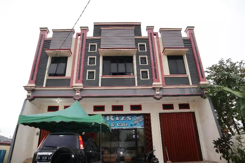 ホテル Reddoorz Syariah At D Rizs Homestay