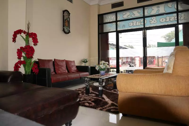 ホテル Reddoorz Syariah At D Rizs Homestay