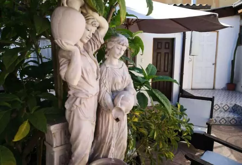 ユースホステル Hostal La Serena