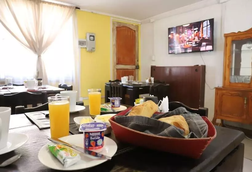 ユースホステル Hostal La Serena