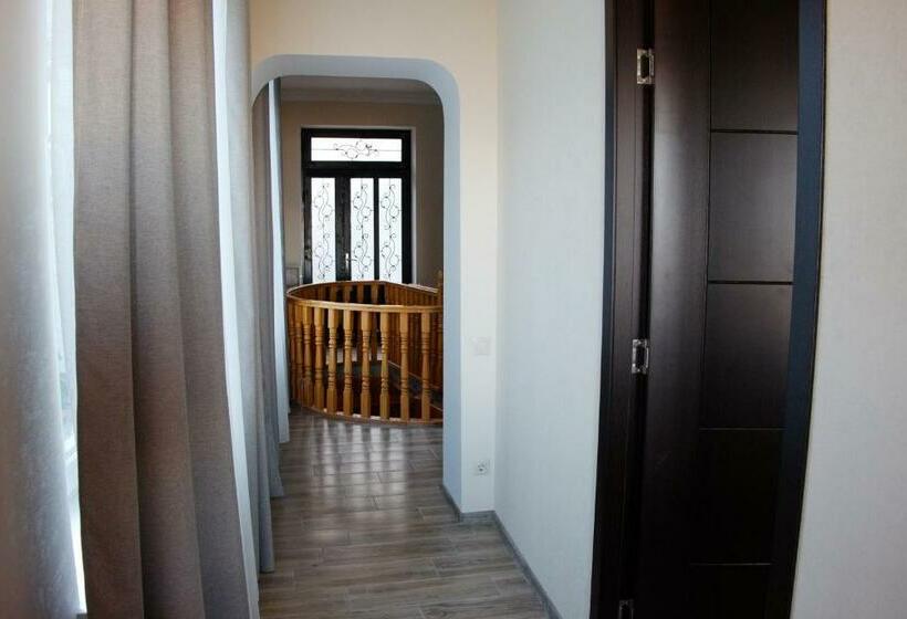 پانسیون Guest House Aisi