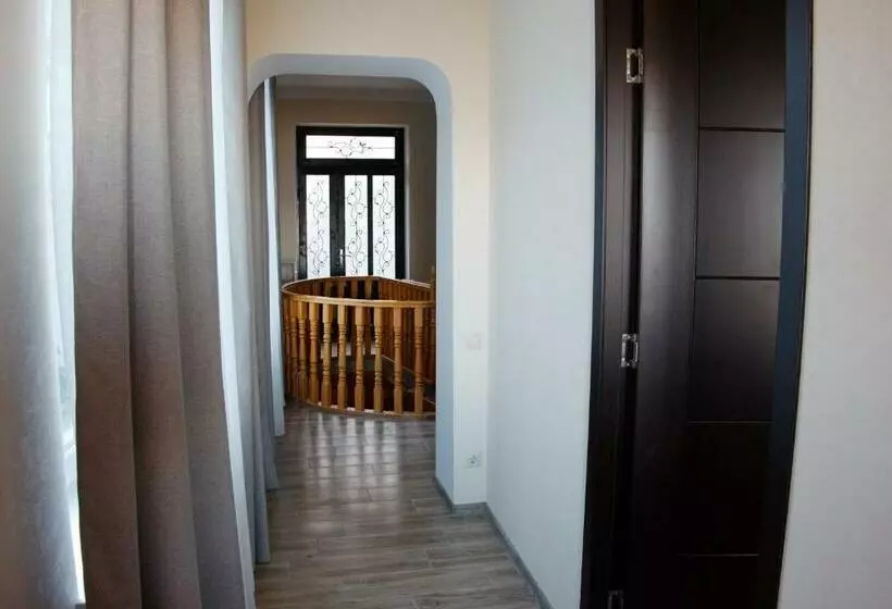 پانسیون Guest House Aisi