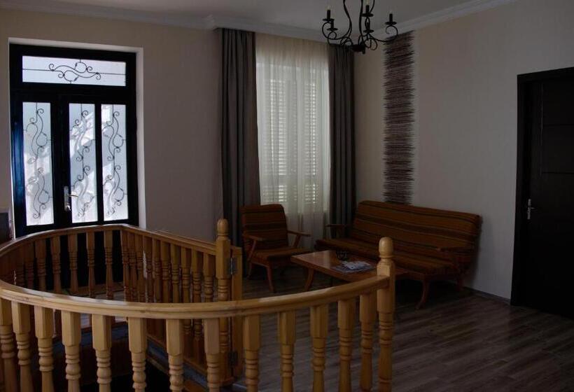 پانسیون Guest House Aisi