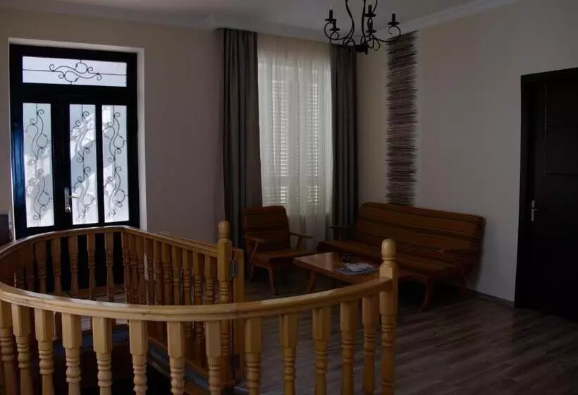 پانسیون Guest House Aisi