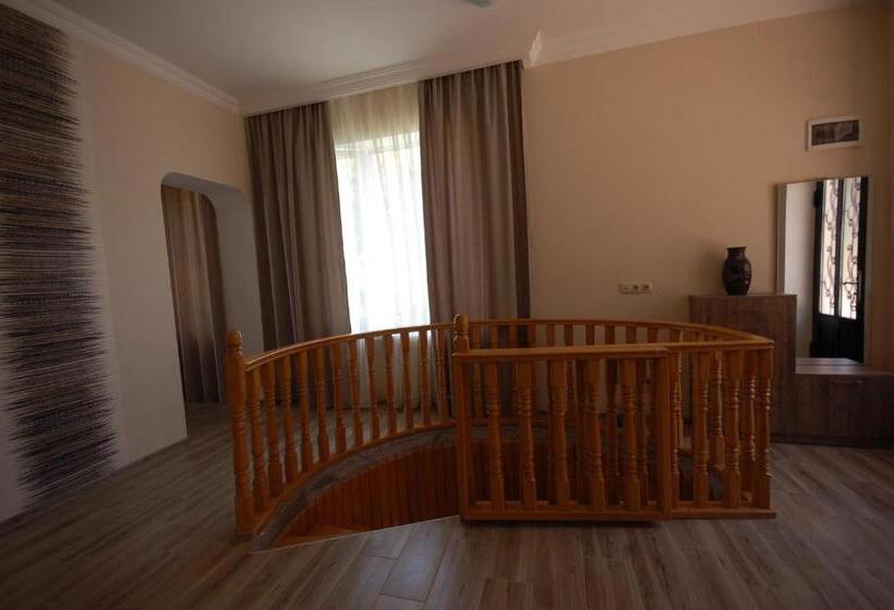 پانسیون Guest House Aisi