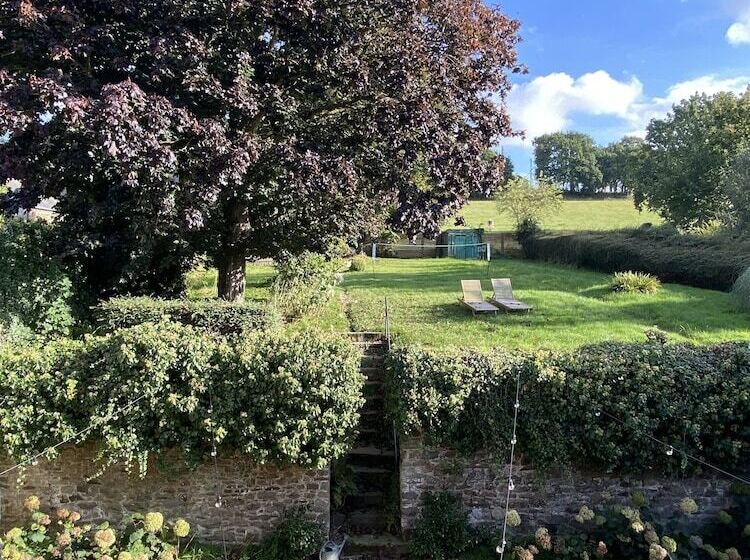 Bed & Breakfast Artefact