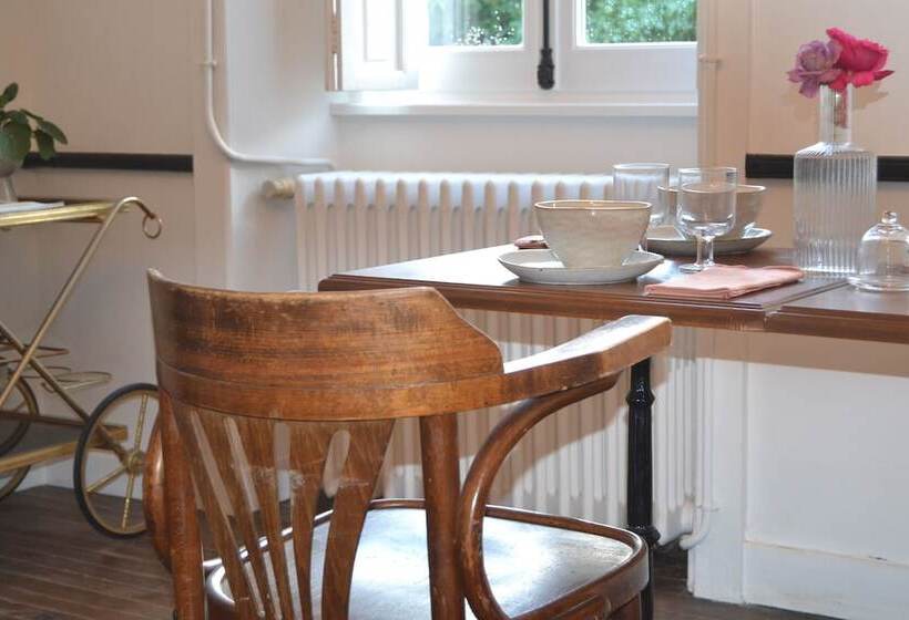 Bed & Breakfast Artefact