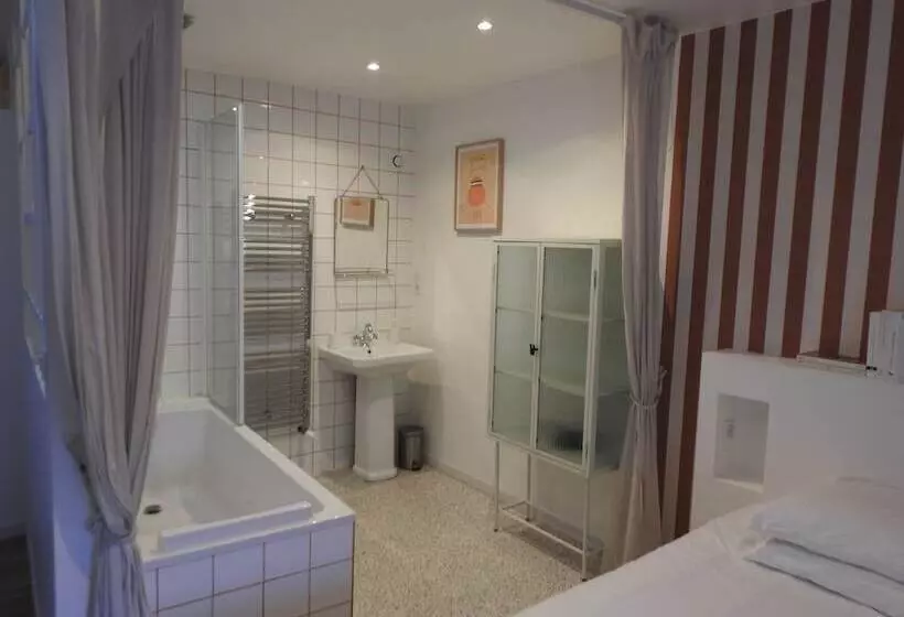 ベッドアンドブレックファースト Artefact