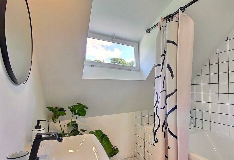 Bed & Breakfast Artefact