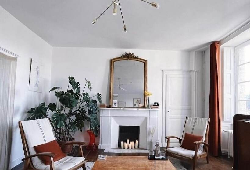 Bed & Breakfast Artefact