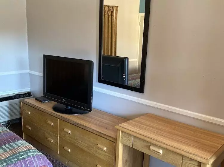 Colonial Manor Motel